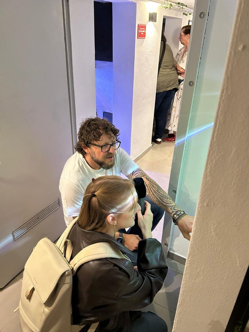 Radio Essen interviewt Lukas in der Zuchtanlage beim Tag der offenen Tür bei garnelen-pott.live